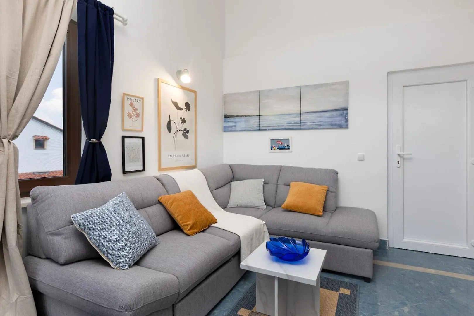 Apartment Blue Gallery Vantacici