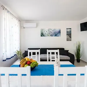  Apartment Dora